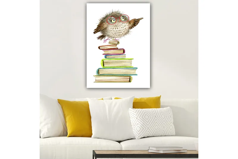 Lerretsbilde 70x100 cm - Søt ugle med briller som peker, sitter på en bunke med fargerike bøker - Brun / Grønn / Blå - Interiør - Maleri & posters - Lerretsbilder