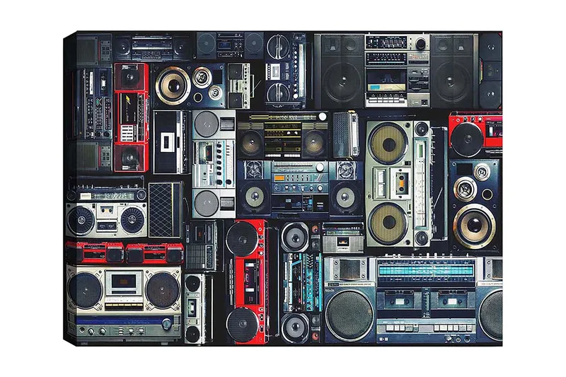 Lerretsbilde 70x100 cm - Samling av retro lydsystemer og kassettspillere i forskjellige størrelser og former, Rød / Svart / Grå
