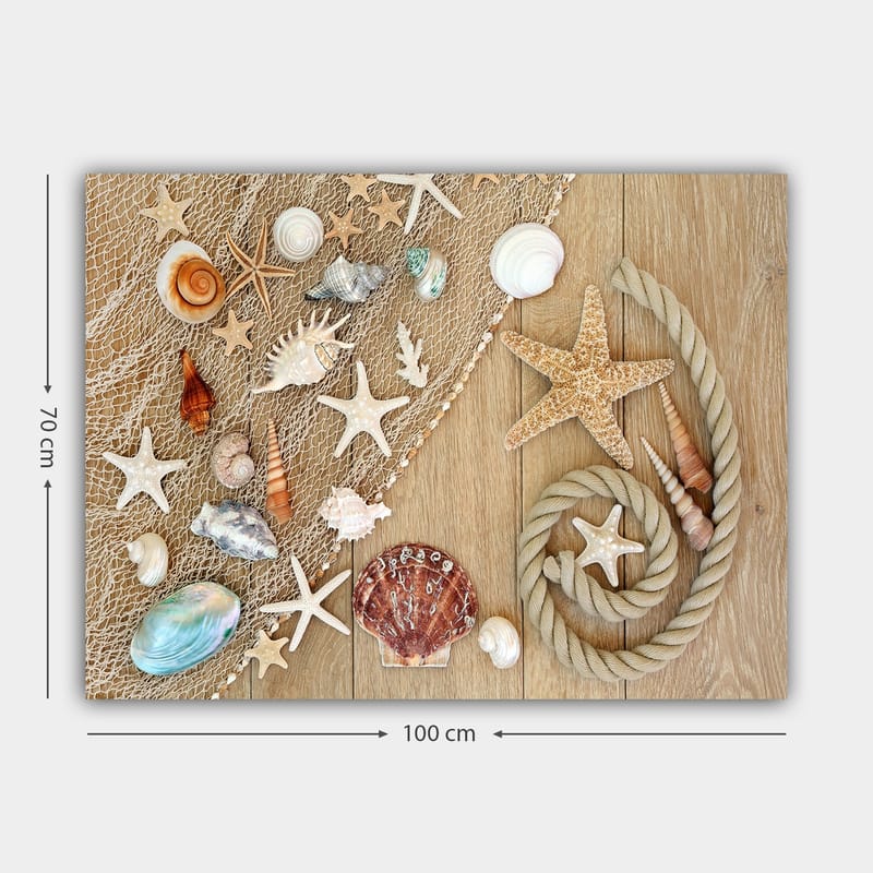 Lerretsbilde 70x100 cm - Samling av skjell og sjøstjerner på en treflate - Beige / Hvit / Brun - Interiør - Maleri & posters - Lerretsbilder