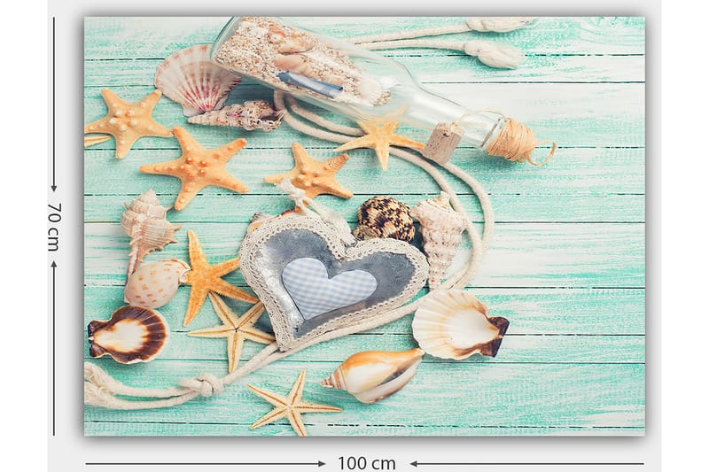 Lerretsbilde 70x100 cm - Samling av skjell og stjerner på en treflate med en flaske og en hjerteformet gjenstand i fokus - Lys blå / Beige / Oransje - Interiør - Maleri & posters - Lerretsbilder