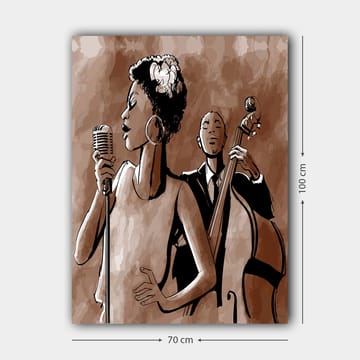 Lerretsbilde 70x100 cm - Sanger foran en mikrofon med en bassist i bakgrunnen - Mørk brun / Beige / Svart - Interiør - Maleri & posters - Lerretsbilder