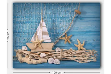 Lerretsbilde 70x100 cm - Seilbåt med stjerneformede sjøstjerner og skjell på en trebase, mot en blå bakgrunn - Blå / Beige / Hvit - Interiør - Maleri & posters - Lerretsbilder