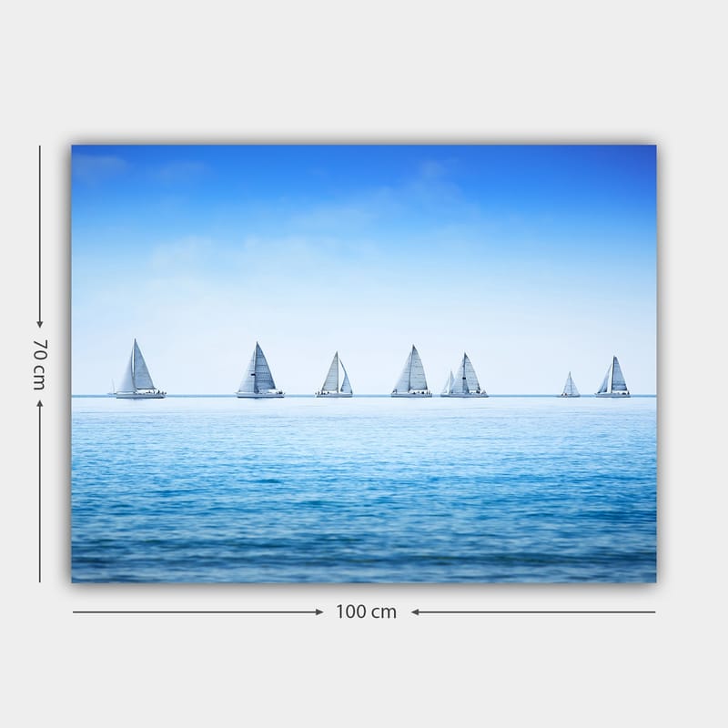 Lerretsbilde 70x100 cm - Seilbåter som glir over en rolig innsjø under en klar blå himmel - Blå / Hvit - Interiør - Maleri & posters - Lerretsbilder