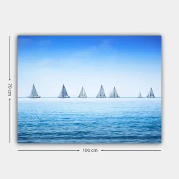 Lerretsbilde 70x100 cm - Seilbåter som glir over en rolig innsjø under en klar blå himmel - Blå / Hvit - Interiør - Maleri & posters - Lerretsbilder