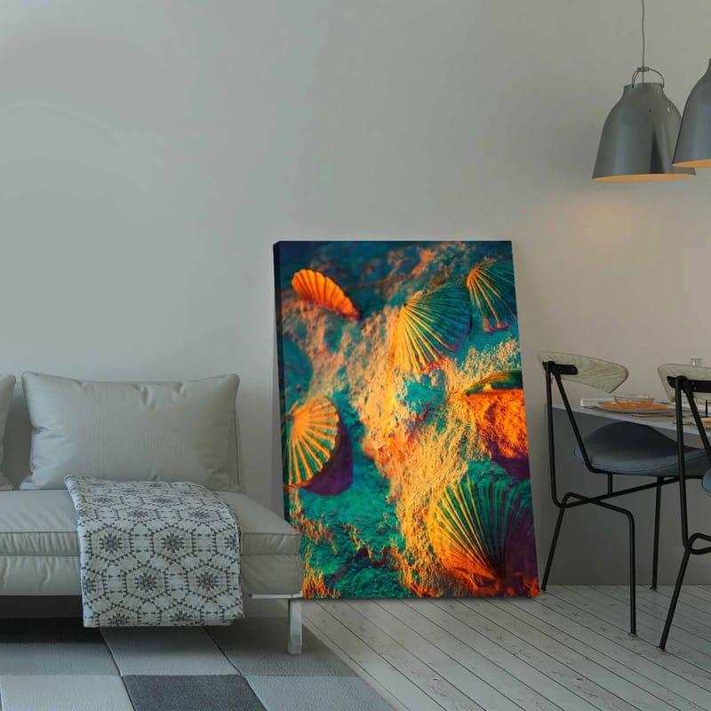 Lerretsbilde 70x100 cm - Skalldyr på sand med en fargerik og drømmende bakgrunn - Turkis / Oransje / Lilla - Interiør - Maleri & posters - Lerretsbilder