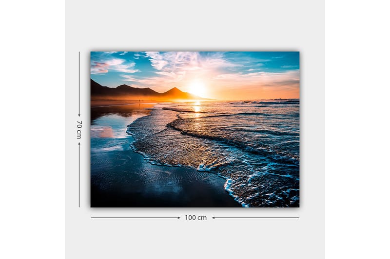 Lerretsbilde 70x100 cm - Solnedgang over en strand med milde bølger som ruller inn mot kysten - Blå / Oransje / Turkis - Interiør - Maleri & posters - Lerretsbilder