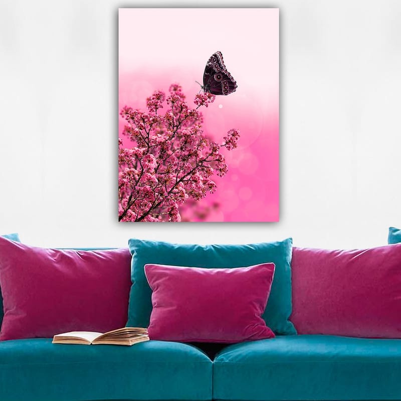 Lerretsbilde 70x100 cm - Sommerfugl som sitter på en blomstrende gren med rosa blomster - Mørk rosa / Lys rosa / Svart - Interiør - Maleri & posters - Lerretsbilder