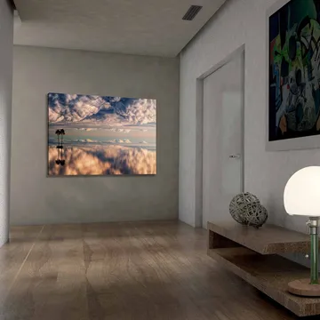 Lerretsbilde 70x100 cm - Stemningsfullt landskapsmaleri med palmer speilet i en drømmeaktig himmel fylt med skyer - Blå / Beige / Hvit - Interiør - Maleri & posters - Lerretsbilder