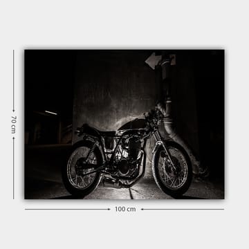 Lerretsbilde 70x100 cm - Stilig motorsykkel i et urbant miljø med fokus på detaljer og skygger - Svart / Grå - Interiør - Maleri & posters - Lerretsbilder