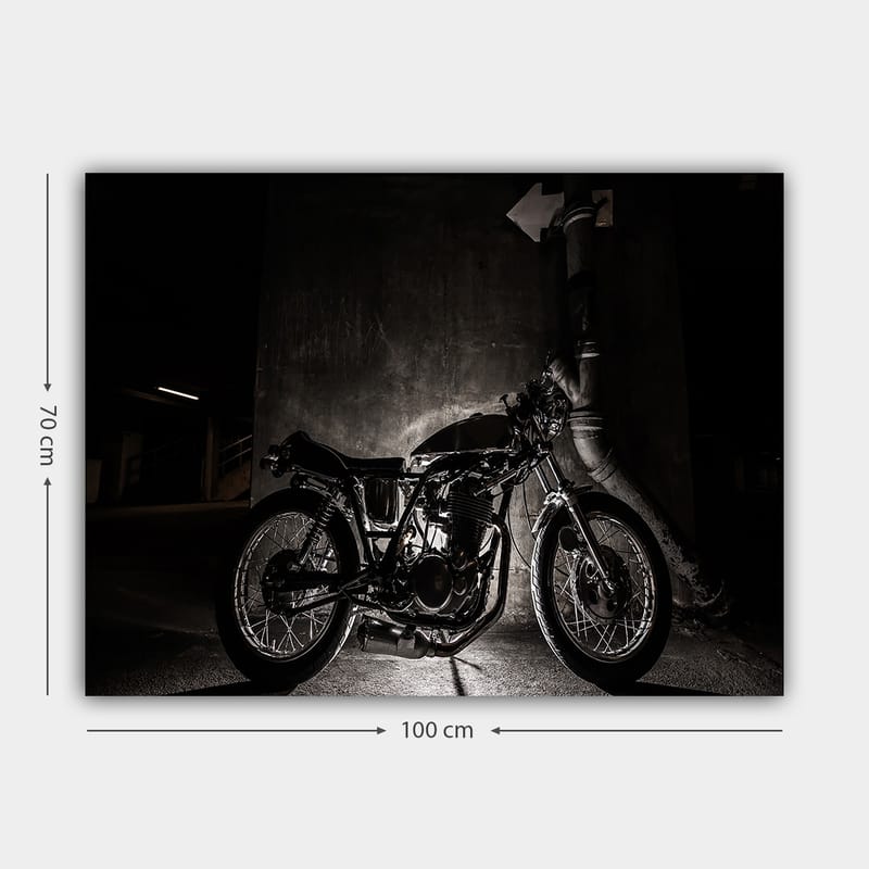 Lerretsbilde 70x100 cm - Stilig motorsykkel i et urbant miljø med fokus på detaljer og skygger - Svart / Grå - Interiør - Maleri & posters - Lerretsbilder