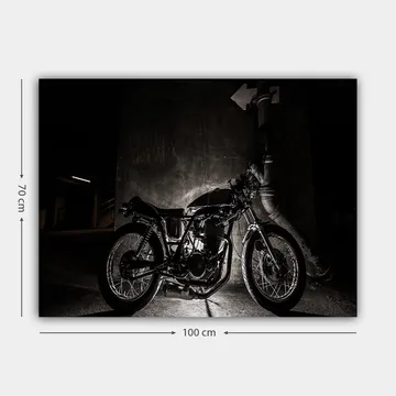 Lerretsbilde 70x100 cm - Stilig motorsykkel i et urbant miljø med fokus på detaljer og skygger - Svart / Grå - Interiør - Maleri & posters - Lerretsbilder