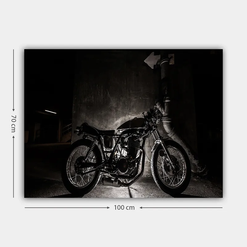 Lerretsbilde 70x100 cm - Stilig motorsykkel i et urbant miljø med fokus på detaljer og skygger - Svart / Grå - Interiør - Maleri & posters - Lerretsbilder