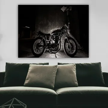 Lerretsbilde 70x100 cm - Stilig motorsykkel i et urbant miljø med fokus på detaljer og skygger - Svart / Grå - Interiør - Maleri & posters - Lerretsbilder
