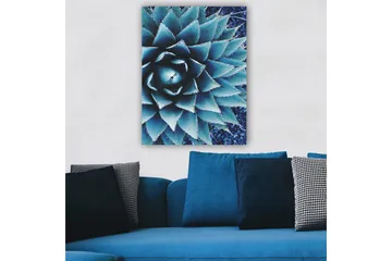 Lerretsbilde 70x100 cm - Stilisert bilde av en agaveplante med fokus på dens symmetriske bladstruktur - Blå / Grønn - Interiør - Maleri & posters - Lerretsbilder