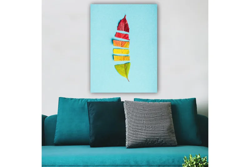 Lerretsbilde 70x100 cm - Stilisert fjær laget av fargerike høstblader - Rød / Gul / Grønn - Interiør - Maleri & posters - Lerretsbilder