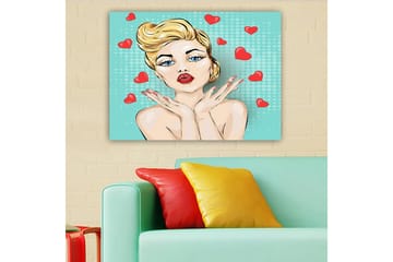 Lerretsbilde 70x100 cm - Stilisert kvinne med blondt hår og røde lepper som gir et kyss med hjerter rundt seg - Lys blå / Rød / Beige - Interiør - Maleri & posters - Lerretsbilder