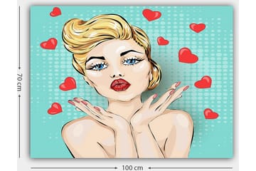 Lerretsbilde 70x100 cm - Stilisert kvinne med blondt hår og røde lepper som gir et kyss med hjerter rundt seg - Lys blå / Rød / Beige - Interiør - Maleri & posters - Lerretsbilder