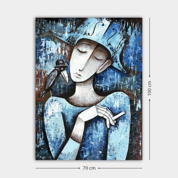 Lerretsbilde 70x100 cm - Stilisert kvinne med en svart fugl på skulderen, kledd i blått og hvitt - Blå / Hvit / Svart - Interiør - Maleri & posters - Lerretsbilder