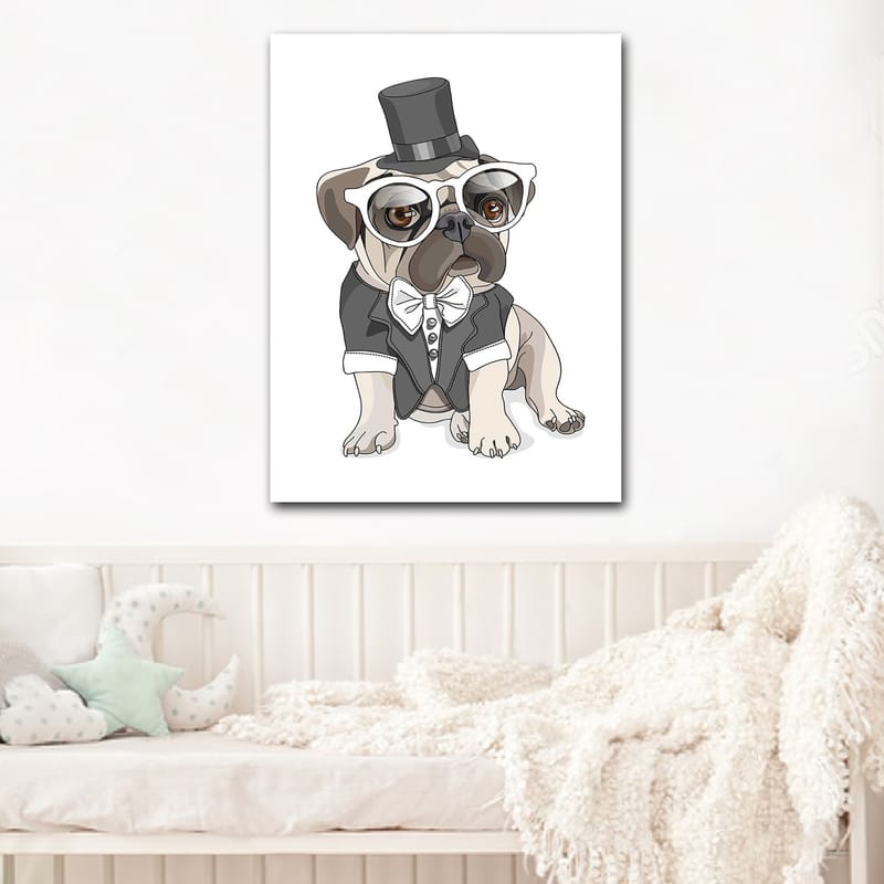 Lerretsbilde 70x100 cm - Stilisert mops kledd i frakk og hatt med store briller - Beige / Svart / Hvit - Interiør - Maleri & posters - Lerretsbilder