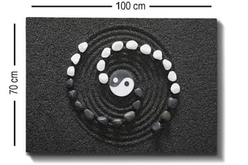 Lerretsbilde 70x100 cm - Stilisert yin-yang-symbol omgitt av svarte og hvite steiner i en spiralkomposisjon - Svart / Hvit - Interiør - Maleri & posters - Lerretsbilder