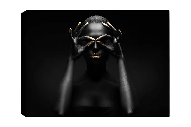 Lerretsbilde 70x100 cm - Stilisert portrettbilde av en kvinne med svarte hender som danner et par øyne, med gylne detaljer på lepper og fingertupper - Svart / Gull - Interiør - Maleri & posters - Lerretsbilder