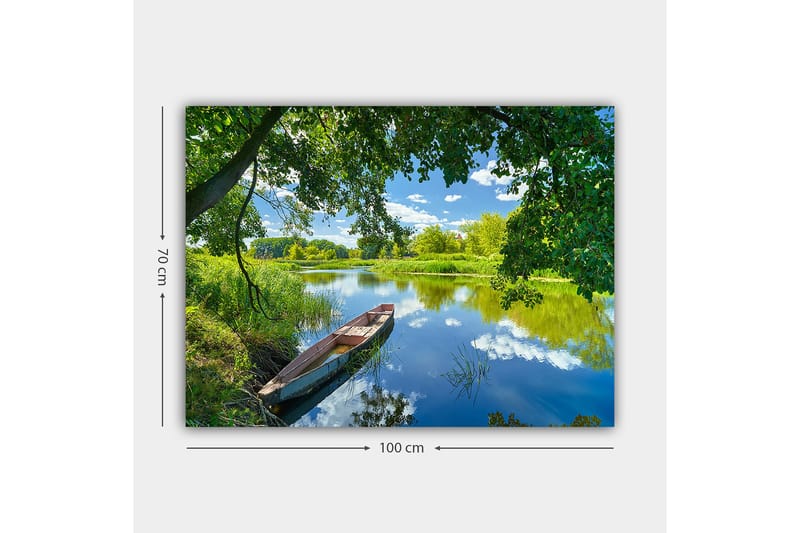 Lerretsbilde 70x100 cm - Stille båt på en speilblank innsjø omgitt av frodige trær og vegetasjon - Grønn / Blå / Brun - Interiør - Maleri & posters - Lerretsbilder