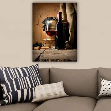 Lerretsbilde 70x100 cm - Stilleben med en flaske rødvin, et vinglass og druer på en treflate - Mørk rød / Brun / Svart - Interiør - Maleri & posters - Lerretsbilder