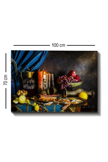 Lerretsbilde 70x100 cm - Stilleben med frukt, bøker og en mugge, som skaper en rik og innbydende atmosfære - Mørk blå / Rød / Grønn - Interiør - Maleri & posters - Lerretsbilder