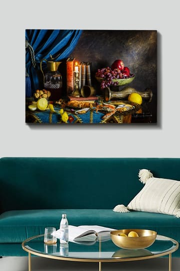 Lerretsbilde 70x100 cm - Stilleben med frukt, bøker og en mugge, som skaper en rik og innbydende atmosfære - Mørk blå / Rød / Grønn - Interiør - Maleri & posters - Lerretsbilder