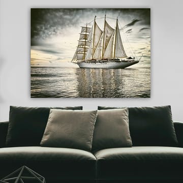 Lerretsbilde 70x100 cm - Storslått seilbåt med hvite seil som glir over en speilblank havoverflate under en dramatisk himmel - Hvit / Grå / Beige - Interiør - Maleri & posters - Lerretsbilder