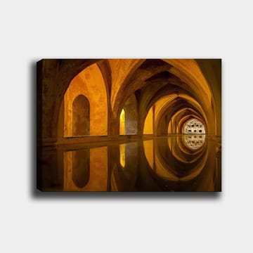 Lerretsbilde 70x100 cm - Storslått utsikt over en gammel arkitektur med buer og refleksjoner i vann - Gull / Brun / Beige - Interiør - Maleri & posters - Lerretsbilder
