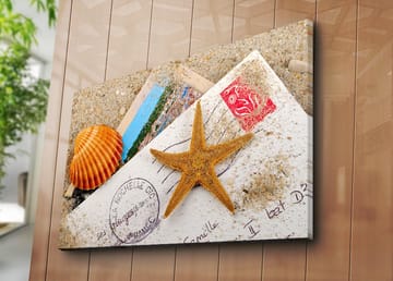 Lerretsbilde 70x100 cm - Strandinspirert komposisjon med sjøstjerne og skjell på et postkort - Oransje / Beige / Hvit - Interiør - Maleri & posters - Lerretsbilder