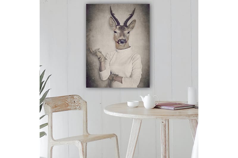 Lerretsbilde 70x100 cm - Surrealistisk bilde av en mann med et hjortehode som gestikulerer med hånden - Beige / Grå / Brun - Interiør - Maleri & posters - Lerretsbilder