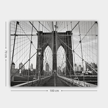 Lerretsbilde 70x100 cm - Svart-hvitt-bilde av Brooklyn Bridge som viser de majestetiske buene og kablene - Svart / Hvit / Grå - Interiør - Maleri & posters - Lerretsbilder