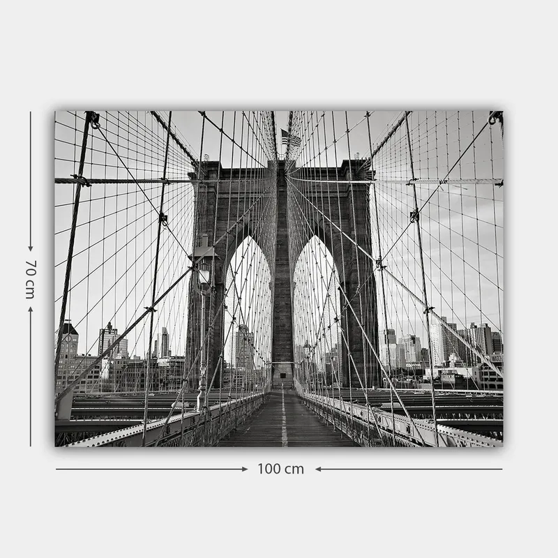 Lerretsbilde 70x100 cm - Svart-hvitt-bilde av Brooklyn Bridge som viser de majestetiske buene og kablene - Svart / Hvit / Grå - Interiør - Maleri & posters - Lerretsbilder