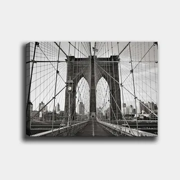 Lerretsbilde 70x100 cm - Svart-hvitt-bilde av Brooklyn Bridge som viser de majestetiske buene og kablene - Svart / Hvit / Grå - Interiør - Maleri & posters - Lerretsbilder
