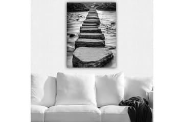 Lerretsbilde 70x100 cm - Svart-hvitt-bilde av steiner som danner en sti over vannoverflaten - Svart / Hvit / Grå - Interiør - Maleri & posters - Lerretsbilder