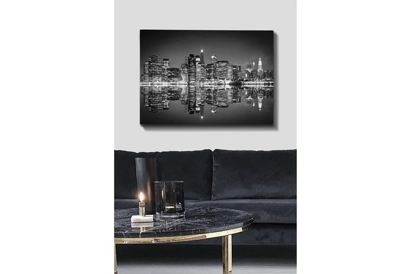 Lerretsbilde 70x100 cm - Svart-hvitt bysilhuett med refleksjoner i vannet, Svart / Hvit / Grå