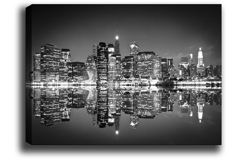 Lerretsbilde 70x100 cm - Svart-hvitt bysilhuett med refleksjoner i vannet - Svart / Hvit / Grå - Interiør - Maleri & posters - Lerretsbilder