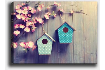 Lerretsbilde 70x100 cm - To fuglehus hengende på en gren med blomster i bakgrunnen - Rosa / Turkis - Interiør - Maleri & posters - Lerretsbilder