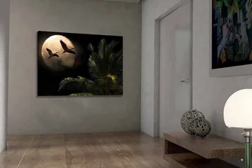 Lerretsbilde 70x100 cm - To fugler som flyr mot en stor måne over en palmelignende plante - Mørk grønn / Grå / Beige - Interiør - Maleri & posters - Lerretsbilder