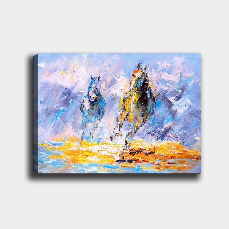 Lerretsbilde 70x100 cm - To hester galopperer fremover i en dynamisk og fargerik komposisjon, Blå / Gul / Oransje