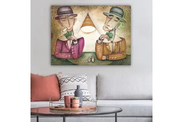 Lerretsbilde 70x100 cm - To menn som spiller kort under en lampe, med sigaretter i munnen og et konsentrert uttrykk - Lilla / Grønn / Beige - Interiør - Maleri & posters - Lerretsbilder