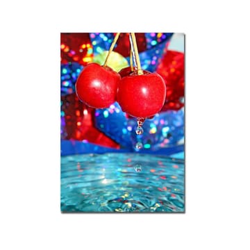 Lerretsbilde 70x100 cm - To røde kirsebær som henger over en vannflate med dråper som faller ned - Rød / Blå / Turkis - Interiør - Maleri & posters - Lerretsbilder