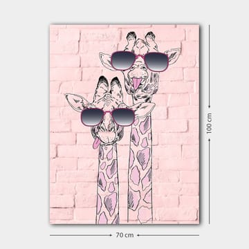 Lerretsbilde 70x100 cm - To sjiraffer med solbriller som skiller seg ut med sine lekne uttrykk - Rosa / Svart / Hvit - Interiør - Maleri & posters - Lerretsbilder