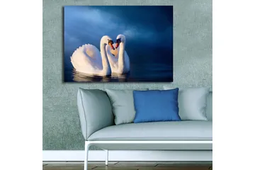 Lerretsbilde 70x100 cm - To svaner som danner et hjerte med halsen i en romantisk og fredelig atmosfære - Hvit / Mørk blå - Interiør - Maleri & posters - Lerretsbilder