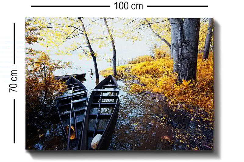 Lerretsbilde 70x100 cm - To svarte båter ved et gyllent høstlandskap med trær og refleksjon i vannet - Svart / Gyllen / Blå - Interiør - Maleri & posters - Lerretsbilder
