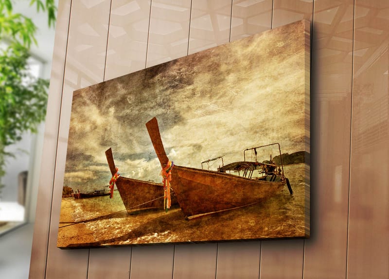 Lerretsbilde 70x100 cm - To tradisjonelle thailandske båter på stranden - Brun / Beige / Oransje - Interiør - Maleri & posters - Lerretsbilder