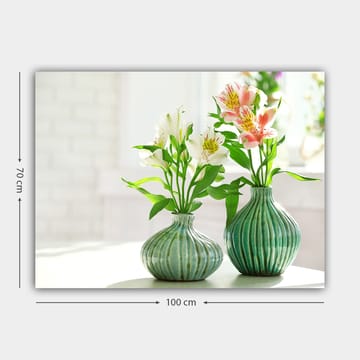 Lerretsbilde 70x100 cm - To vaser med blomster i et lyst og friskt miljø - Grønn / Hvit / Rosa - Interiør - Maleri & posters - Lerretsbilder