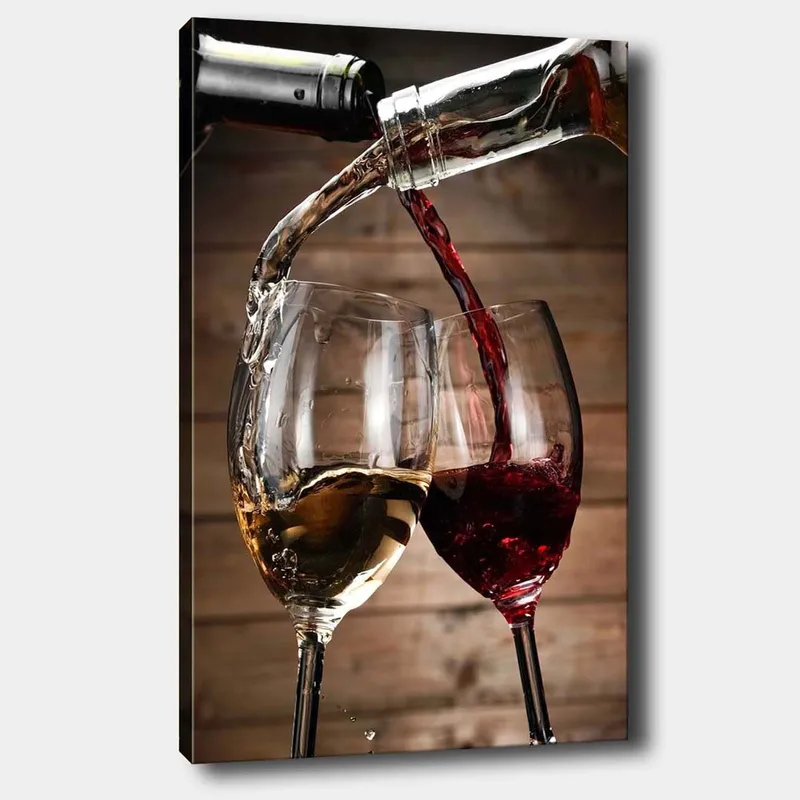 Lerretsbilde 70x100 cm - To vinglass som skåler med hvitvin og rødvin som helles i dem, Gull / Rød